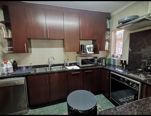 2 BEDROOM TOWNHOUSE FOR SALE IN BASSONIA